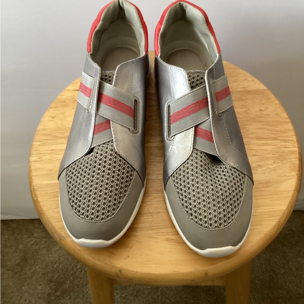 Aerosols slip on loafers for women.